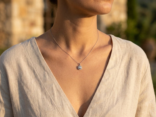 Pendant (P24)